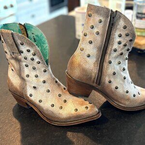 Corral Ladies White Distressed Studs Bootie Pointed Toe
